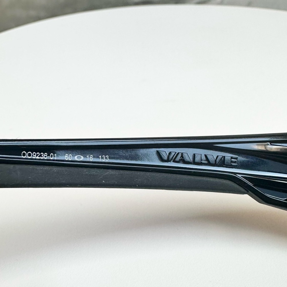 🕶️OAKLEY 🕶️ Valve Black Sunglasses OO9236 - Picture 14 of 15